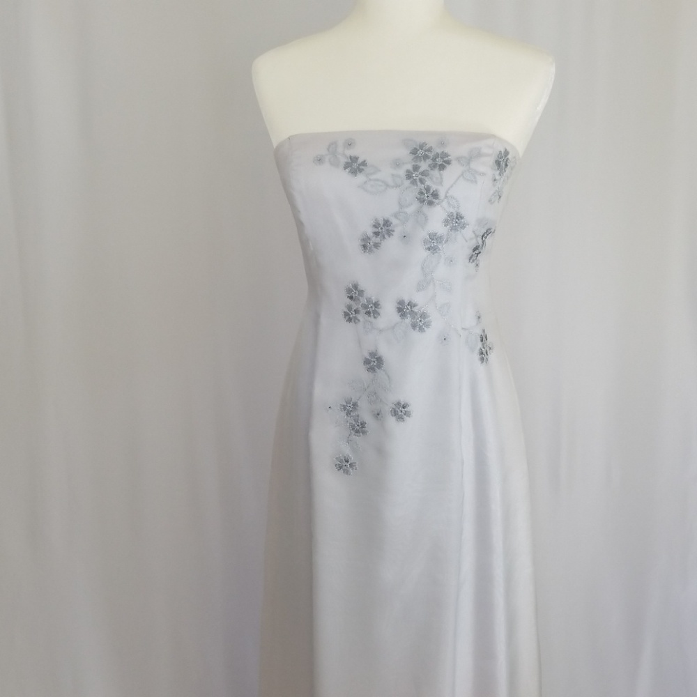 Laundry by Shelli Segal Gown